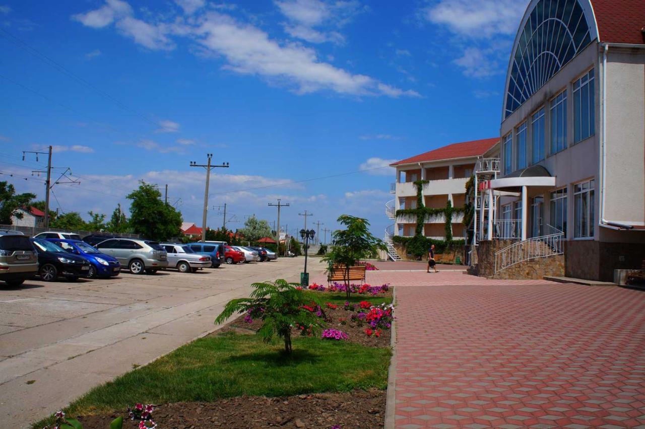 Радуга Курортная Гостиница ซาโตกา ภายนอก รูปภาพ