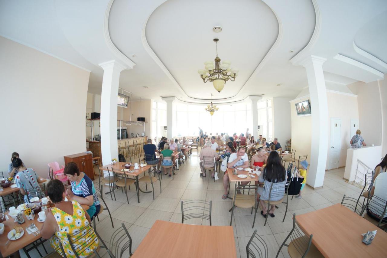 Радуга Курортная Гостиница ซาโตกา ภายนอก รูปภาพ